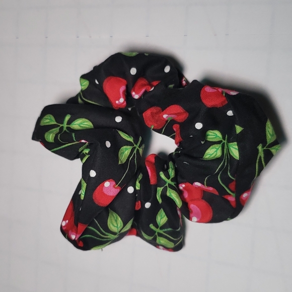 1/4 inch elastic at 8 length Cherry print - Picture 2 of 2